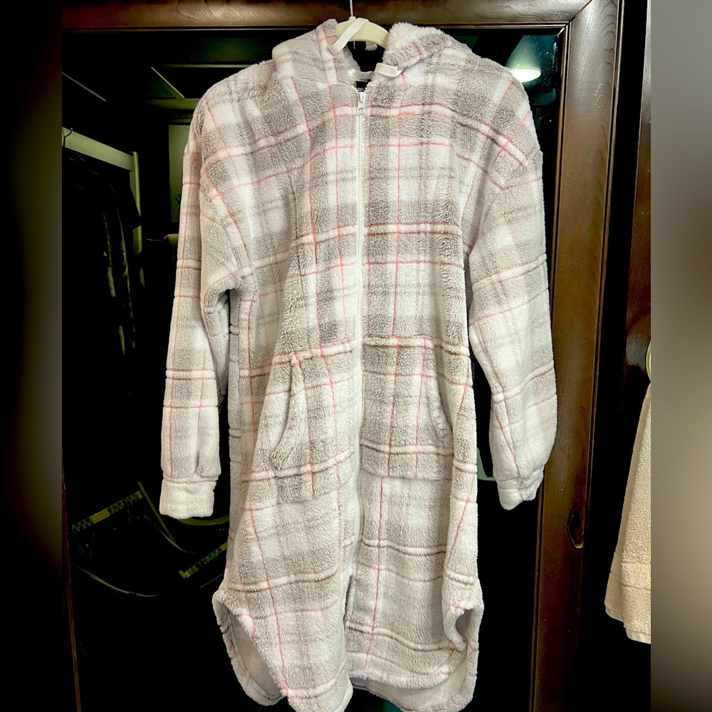 Cuddle Duds Zippered Robe
